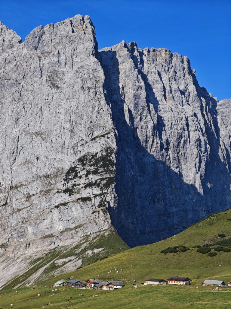 Laliderer Wände und die Almen des Laliderer Hochleger